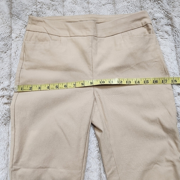 Slim fit pant Tan color shape retention Stretch to the fabric Size 4 CHICO'S - Picture 11 of 13